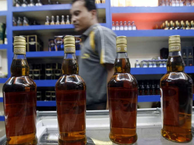 यूपी में शराब सस्ती करने के लिए कंपनियों से की गई बात