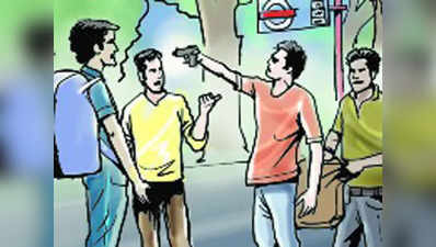 Delhi Crime: राजेंद्र नगर में सनसनीखेज वारदात, दिनदहाड़े बीच सड़क कारोबारी से उतरवा ली जूलरी, लोगों पर तानी पिस्टल