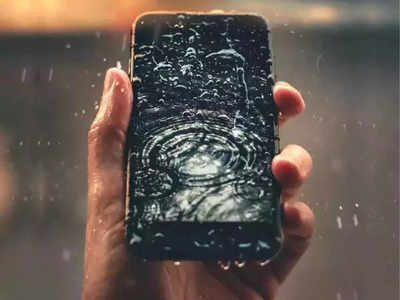 Mobile Safety Tips in Monsoon: पावसाळ्यात तुमच्या महागड्या स्मार्टफोनची अशी घ्या काळजी, फॉलो करा ‘या’ टिप्स