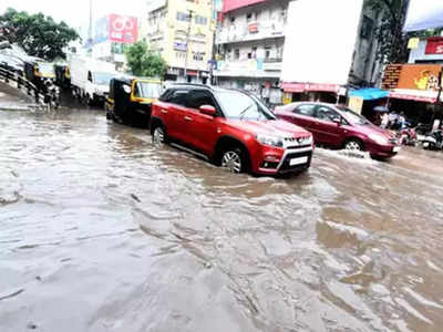 खोदलेल्या खड्ड्यांमुळे जलयुक्त शिवार, महापालिकेच्या मलमपट्टीचा बोजवारा