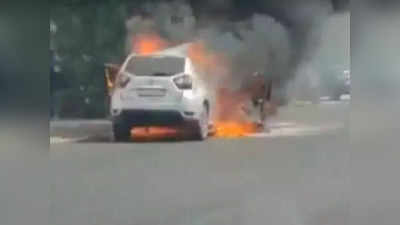 Gorakhpur News: बुर्के में आई महिला और कार में लगा दिया आग, CCTV फुटेज से पता चली ये घटना