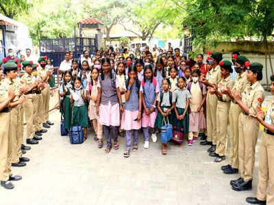 பள்ளிகள் திறப்பு; பாடம் கிடையாதாம்; ஒரு வாரத்திற்கு மாணவர்கள் ரிலாக்ஸ்!