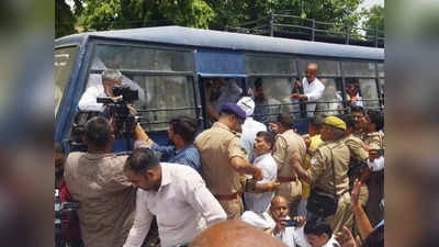 लखनऊ : राहुल के समर्थन में ED दफ्तर के सामने कांग्रेसियों का प्रदर्शन, पुलिस से भिड़ंत के बाद 250 कार्यकर्ता गिरफ्तार