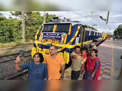 Bharat Gaurav Train దేశంలో పట్టాలెక్కిన తొలి ప్రయివేట్ రైలు.. దీని ప్రత్యేకలు ఇవే