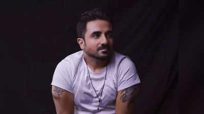 Vir Das: কোভিডে আক্রান্ত কমেডিয়ান বীর দাস, বাতিল গুজরাটের শো