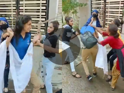 Viral Video: ஈவிரக்கமின்றி பிட்சா பணியாளரைத் தாக்கிய 4 பெண்கள்!