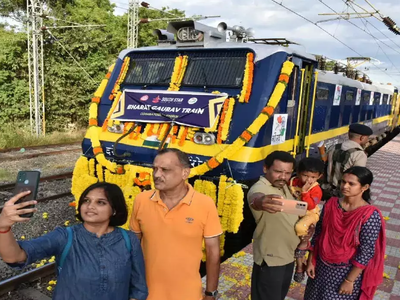 ട്രെയിന്‍ യാത്രയില്‍ ഇനി ഇന്ത്യയെ പഠിക്കാം; ആദ്യ ഭാരത് ​ഗൗരവ് ട്രെയിൻ ഫ്ലാഗ് ഓഫ് ചെയ്തു