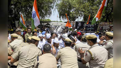 नेशनल हेराल्ड केस: दिल्ली पुलिस और कांग्रेसी नेताओं के बीच ठनी, शशि थरूर बोले- क्या हम आतंकवादी हैं?