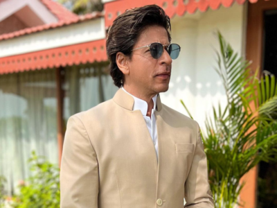 Shah Rukh Khan: মুখ ঢেকে এয়ারপোর্টে শাহরুখ! গোপনীয়তা কেন