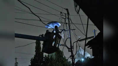 बारिश के बाद अंधेरे में डूबा नोएडा, कई इलाकों में 3 से 4 घंटे के लिए बिजली गुल, लोग बेहाल