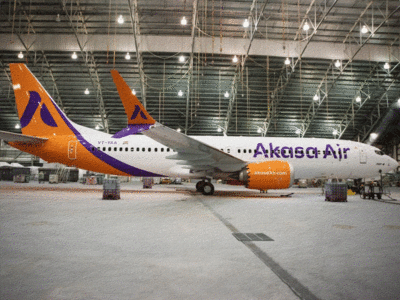 Akasa Air news: उड़ान भरने को तैयार राकेश झुनझुनवाला की आकासा एयर, एयरलाइन को मिला पहला विमान