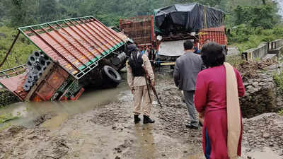 Assam Landslide: অসমে ভূমিধসে মৃত ২ নাবালক, আগামী পাঁচ দিন জারি ভারী বৃষ্টির সতর্কতা