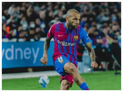 চোখের জলে Barcelona ছাড়লেন Dani Alves