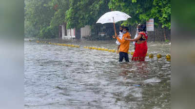 दिल्ली-NCR पर भारी पड़ गई पहली बारिश! तालाब बना बस डिपो, जीरो पॉइंट पर बच्चों ने की तैराकी