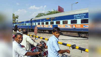 Bijnor Train Accident: ट्रेन की चपेट में आकर बाइक सवारों के हुए टुकड़े, बंद रेलवे फाटक पार करने की मत करें गलती