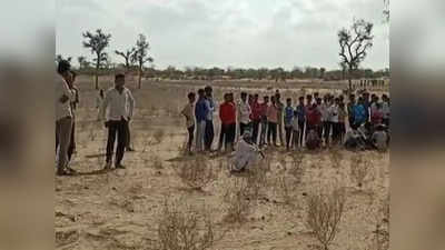 दोन लेकींसह वडिलांची झाडाला लटकून आत्महत्या; कारण समजताच गावात खळबळ