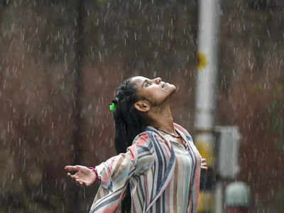 Delhi-NCR Weather Update: झमाझम बारिश से झुलसते चेहरों में खुशी की बौछार, अभी कितने दिनों तक है दिल्ली-एनसीआर में बारिश की संभावना