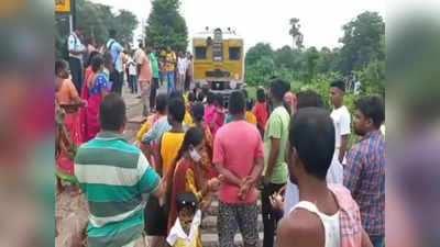 Rail Aborodh: অগ্নিপথ-এর প্রতিবাদে Barrackpore স্টেশনে রেল অবরোধ, Sealdah মেইন শাখায় ট্রেন চলাচলে বিঘ্ন