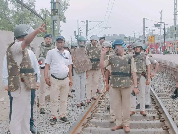 बिहार बंद के बीच गया में प्रशासन मुस्तैद, गया रेलवे स्टेशन के आस-पास फ्लैग मार्च