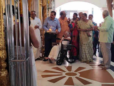 PM મોદીના માતા હીરાબાએ જગન્નાથ મંદિરમાં આરતી ઉતારવાનો લ્હાવો લીધો 