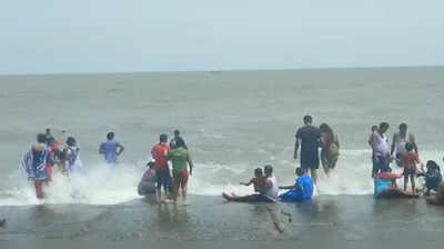 Digha: ভরা বর্ষায় ভয়ঙ্কর সুন্দর দিঘা, সৈকত শহরে পর্যটকের ঢল