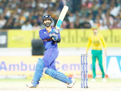 অবাকই হব..., Dinesh Karthik প্রসঙ্গে বড় মন্তব্য Sunil Gavaskar-এর