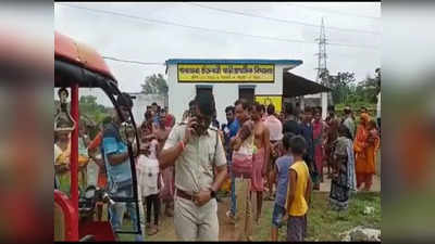 Bankura News: অঙ্গনওয়াড়ি কেন্দ্রের খাবারে সাপ! অসুস্থ হয়ে হাসপাতালে গর্ভবতী মহিলা সহ ১০