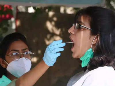 Delhi Covid Cases: दिल्ली में एक दिन में 1500 से ज्यादा लोग कोरोना वायरस से संक्रमित, तीन की मौत