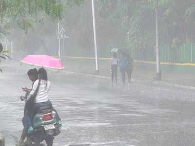 Hyderabad Rains: హైదరాబాద్‌లో భారీ వర్షాలు.. అప్రమత్తంగా ఉండాలంటూ GHMC అలెర్ట్