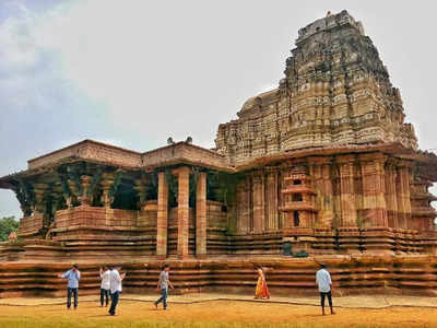 ತೇಲುವ ಇಟ್ಟಿಗೆಗಳಿಂದ ನಿರ್ಮಿಸಿರುವ ಅದ್ಭುತ ದೇವಾಲಯವಿದು…