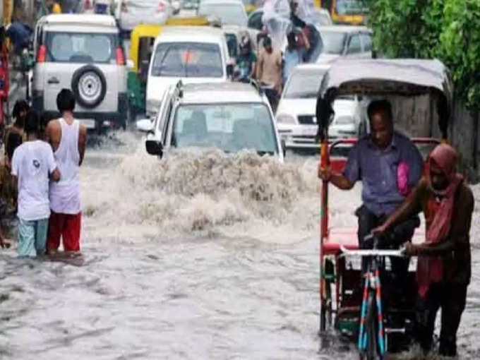 जलभराव वाले इलाकों में कार रोकें नहीं