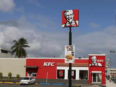 KFC-তে তুলকালাম! টয়লেট পেপার না পেয়ে ম্যানেজারের মুখ ফাটালেন ব্যক্তি