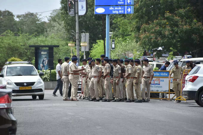 पोलिसांचा मोठा बंदोबस्त