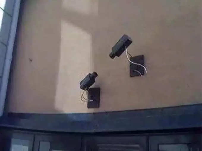 हे CCTV का लावले आहेत.