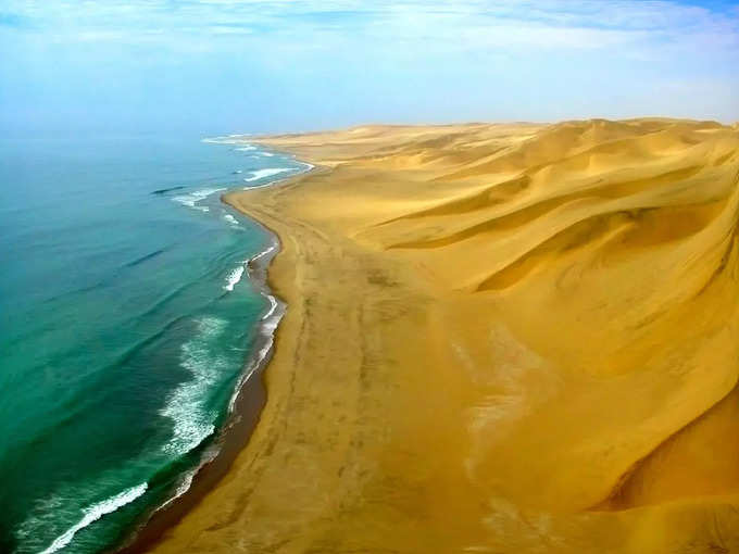 चिली: अटाकामा रेगिस्तान यहां प्रशांत महासागर से मिलता है