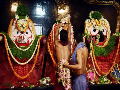 Rath Yatra 2022: দ্বারকা থেকে ভেসে আসা নিমকাঠে তৈরি জগন্নাথের মূর্তি, কেন অসম্পূর্ণ জানেন?