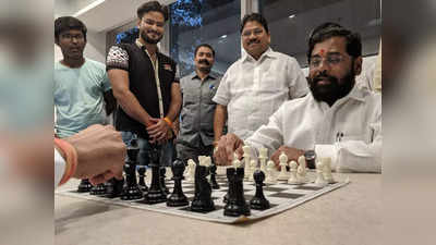 Eknath Shinde: सूरत में शतरंज की बिसात पर ऊंट की चाल चल रहे थे एकनाथ शिंदे... महाबिसात पर वजीर मारेगा बाजी?