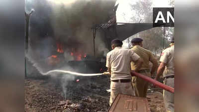 Chandigarh Fire: चंडीगढ़ की सबसे बड़ी फर्नीचर मार्केट में भीषण आग, 10 दुकानें चपेट में, सामान जलकर हुआ खाक