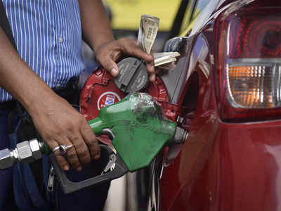 Petrol Price: ಮಂಗಳೂರು, ಧಾರವಾಡದಲ್ಲಿ ಪೆಟ್ರೋಲ್-ಡೀಸೆಲ್ ಬೆಲೆ ಏರಿಕೆ! ಇಲ್ಲಿದೆ ಈ ದಿನದ ತೈಲ ಬೆಲೆ ವಿವರ