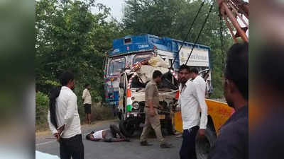 Pilibhit Accident: पीलीभीत में पेड़ से टकराई पिकअप, 10 लोगों की मौत, ड्राइवर को नींद आने से हुआ हादसा