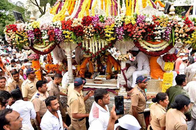 पालखी विठोबा, निवडुंगा विठोबा मंदिर