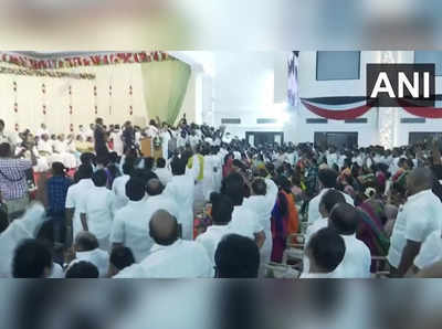 AIADMK Crisis: ಎಐಎಡಿಎಂಕೆಯಲ್ಲಿ ಭಾರಿ ಕೋಲಾಹಲ: ಸಭೆಯಲ್ಲಿ ಪನ್ನೀರ್‌ಸೆಲ್ವಂ ಮೇಲೆ ಬಾಟಲಿ ಎಸೆತ