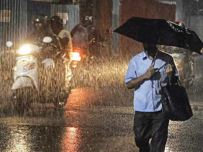 ഈ ജില്ലകളിലേക്ക് ശക്തമായ മഴയും കാറ്റും എത്തുന്നു; യെലോ അലേർട്ട് പ്രഖ്യാപിച്ചു, മുന്നറിയിപ്പ്