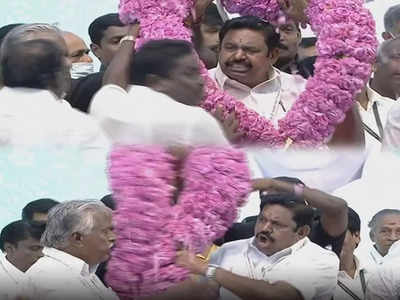 எனக்கே ‘பன்னீர்’ மாலையா? நெவர் - அதிமுக பொதுக்குழு மீம்ஸ்!