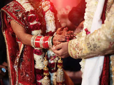 Hamirpur News: हमीरपुर में शादी से पहले कुछ ऐसा हुआ कि दूल्हे ने खा लिया जहर, झांसी रेफर