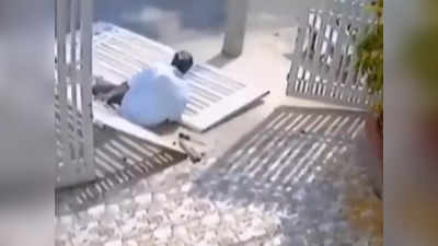 Viral Video: ಗೇಟು ಮುರಿಯಲು ಬಂದವನಿಗೆ ತಕ್ಕ ಶಾಸ್ತಿ:ಕರ್ಮಫಲವಿದು ಎನ್ನುತ್ತಿದ್ದಾರೆ ನೆಟ್ಟಿಗರು