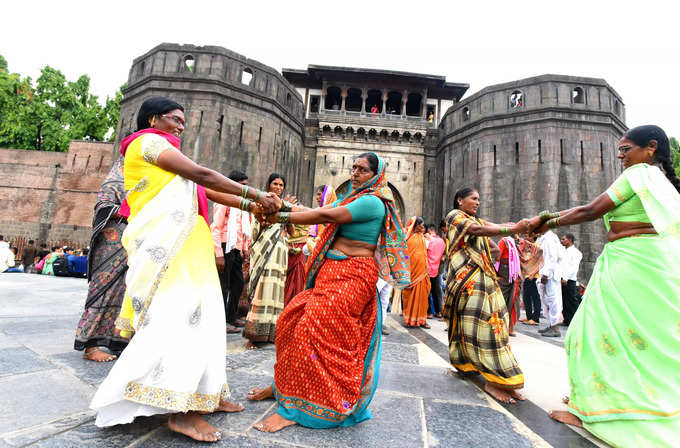 पुणेकरांची दर्शनासाठी गर्दी