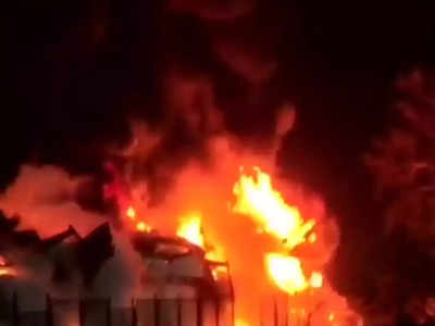 Jaunpur News: गैस रिसाव से छप्पर में लगी आग, मां-बेटे समेत तीन की दर्दनाक मौत, दो गंभीर