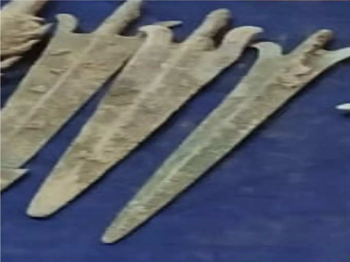हथियारों के 4000 साल पुराने होने का दावा