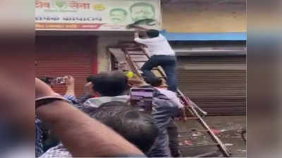 Maharashtra Politics: बागी विधायकों के खिलाफ गुस्‍से में शिवसेना वर्कर, मंगेश कुडलकर का बोर्ड तोड़ने की कोशिश